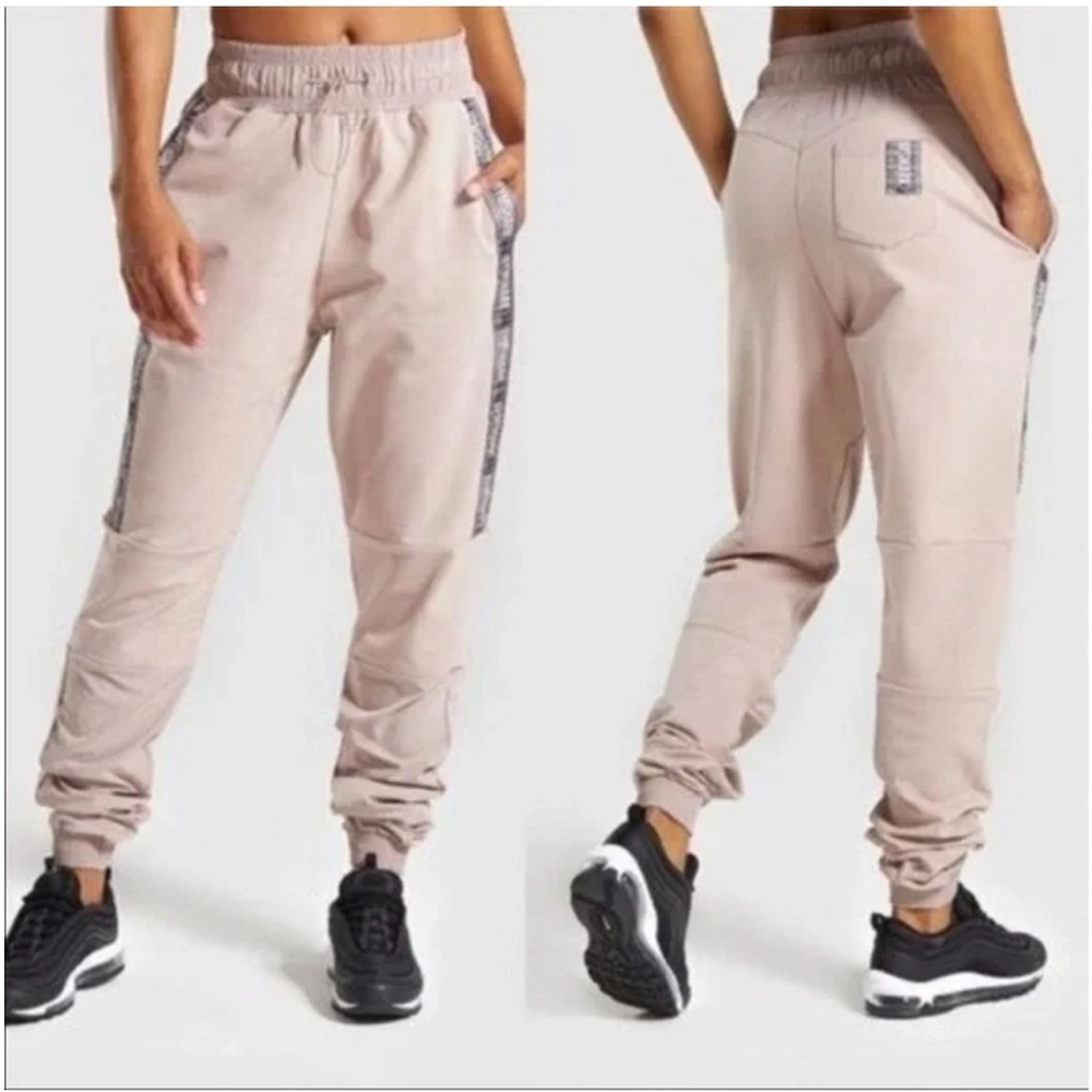 NWOT GYMSHARK revival jogger pants taupe high waisted - Picture 4 of 8